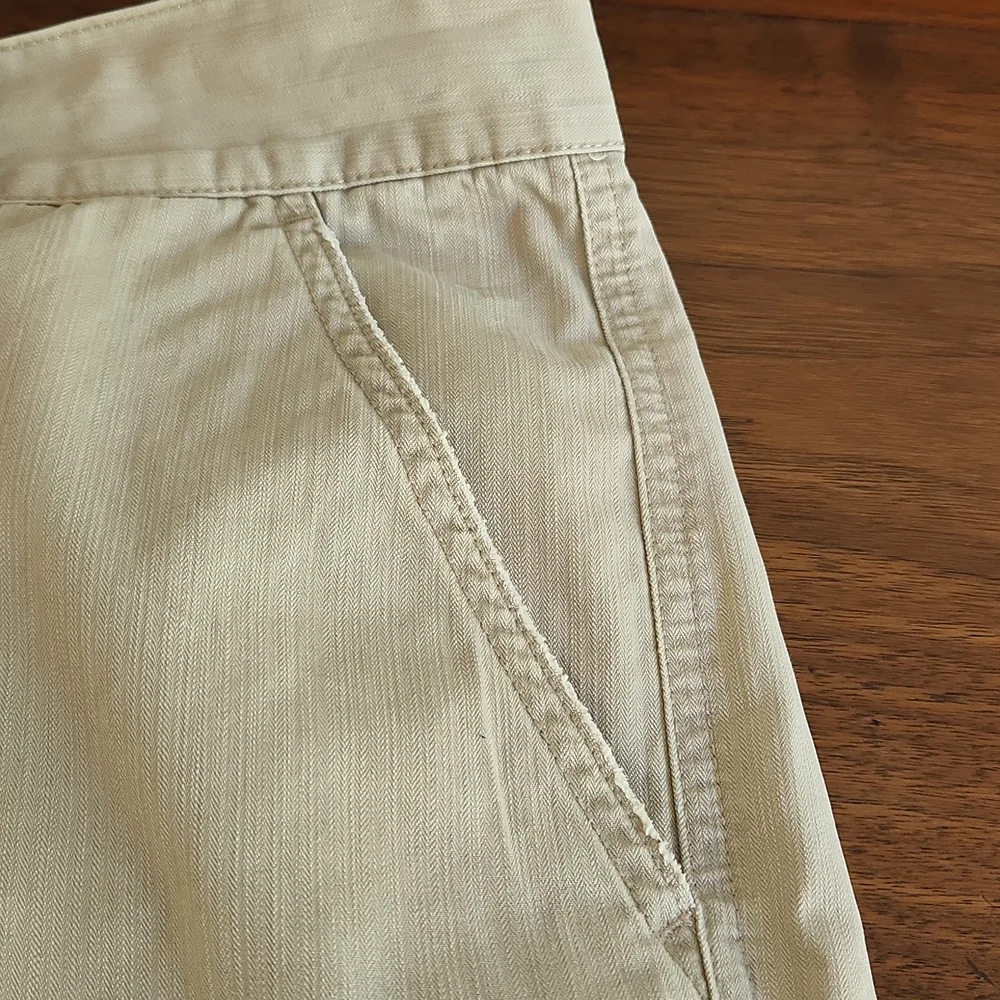 Axist Men's Sz32, Khaki Color, 2 Snap, 2 Button, 2 Front Pockets, Belt Loops - Picture 3 of 9